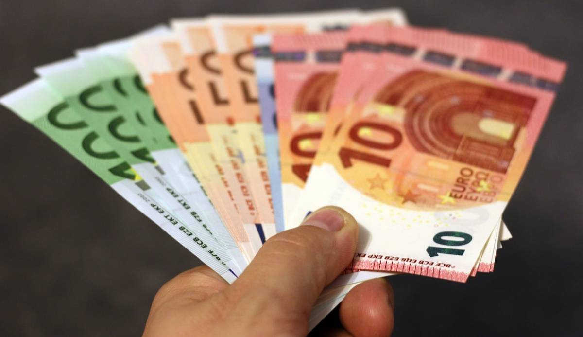 Επίδομα 800 ευρώ: Αυτή την εβδομάδα ξεκινά η καταβολή του