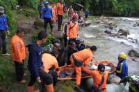 Ινδονησία: Τουλάχιστον 26 νεκροί από πτώση λεωφορείου σε χαράδρα