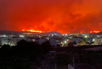 Νύχτα - κόλαση από τις φωτιές: Δύο νεκροί στα μέτωπα, τραυματίες πυροσβέστες, εκκένωση στο νοσοκομείο Αλεξανδρούπολης