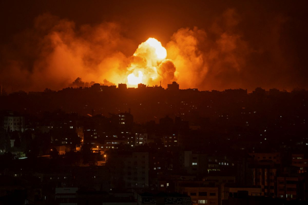 Δεύτερη νύχτα σφαγής στη Γάζα: Εκατοντάδες νεκροί και δεκάδες αιχμάλωτοι - Δύναμη πυρός στέλνει ο Μπάιντεν