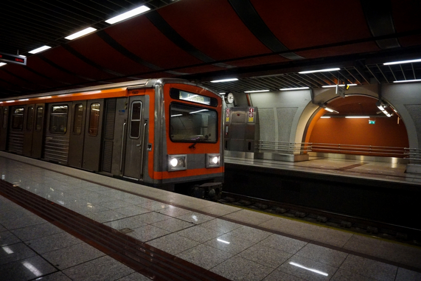 Συναγερμός στο μετρό: Νεκρή στην Πανόρμου, απεγκλωβίστηκε άνδρας στον Χολαργό
