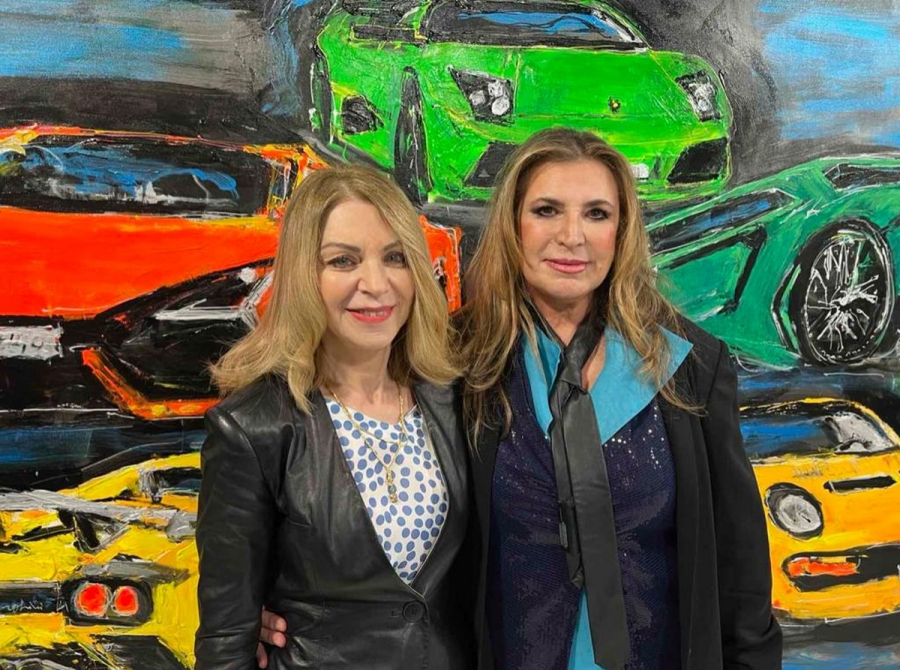 Σε μια Lamborghini χώρεσαν η Ελλη Στάη, η Γεωργία Σαμαρά, η Ζωή Κωνσταντοπούλου και η σύζυγος με την κόρη του Νίκου Παπανδρέου