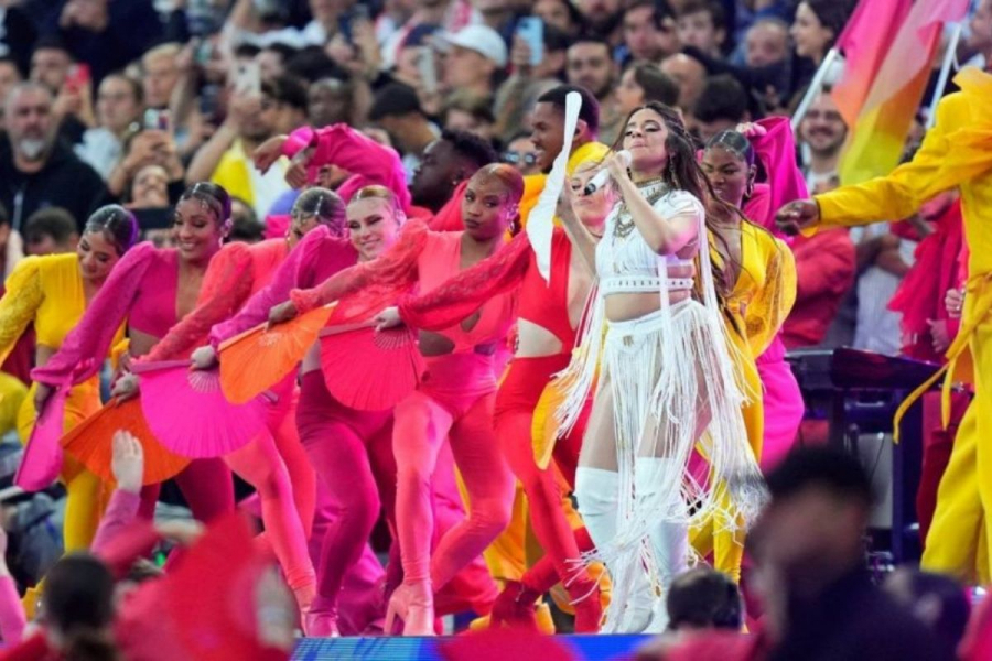 Έξαλλη η Καμίλα Καμπέγιο: «Αγένεια! Οι οπαδοί τραγουδούσαν συνθήματα πάνω από τα τραγούδια»