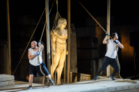 «Τα αγάλματα περιμένουν» στο Ηρώδειο από το Θεσσαλικό Θέατρο