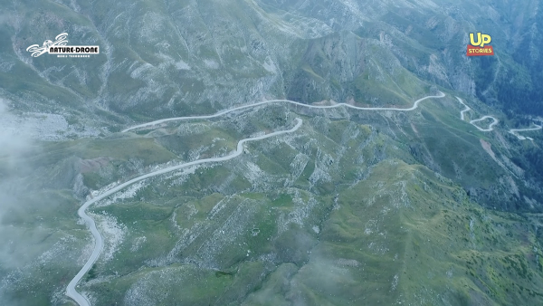 Το πέρασμα του Μπάρου: Ο δρόμος που «πετάτε στα σύννεφα» όταν οδηγείτε (Βίντεο)
