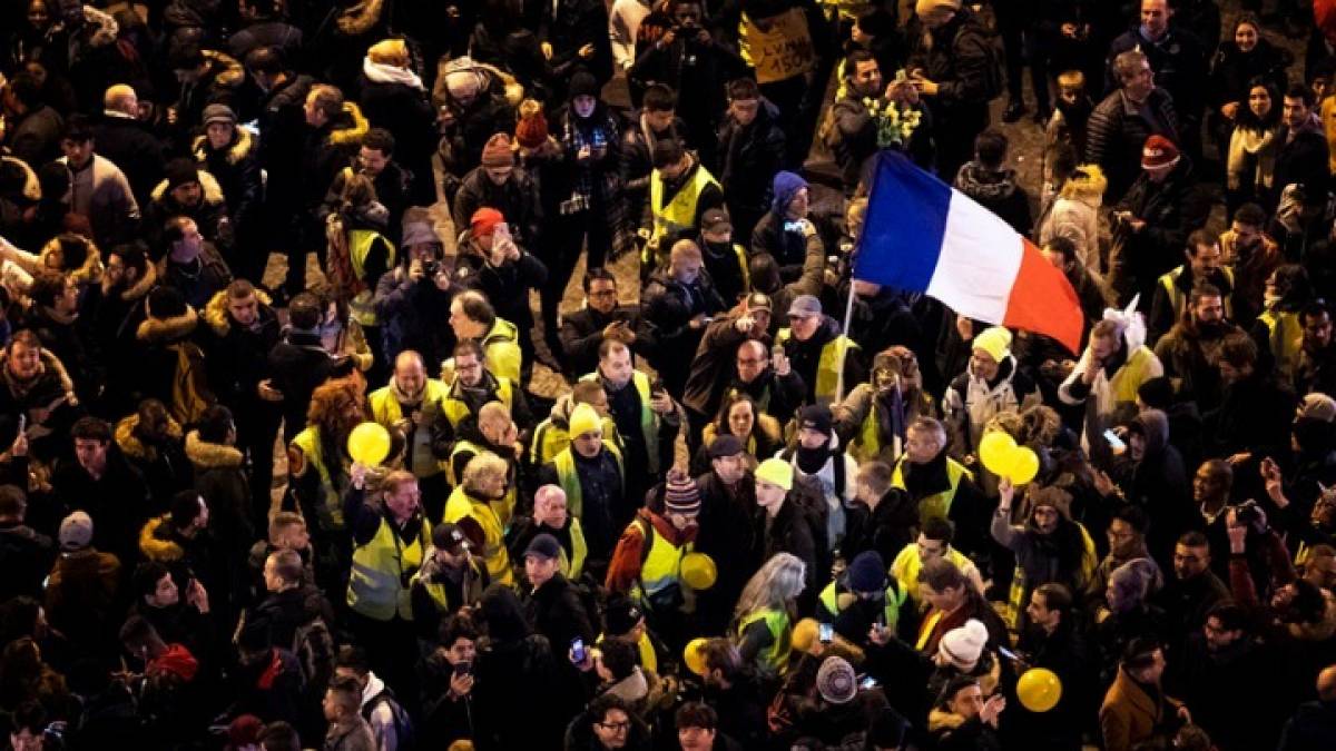Γαλλία: Ξανά στους δρόμους τα «Κίτρινα Γιλέκα» - Συγκρούσεις με την αστυνομία