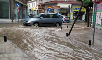 Κακοκαιρία «Genesis»: Ποτάμια έγιναν οι δρόμοι στην Κοζάνη (βίντεο και φωτογραφίες)