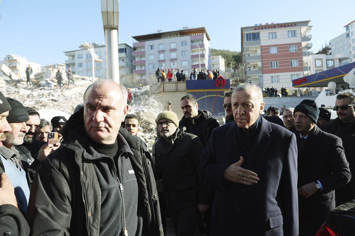 Ερντογάν: «Σεισμός» από τις δημοσκοπήσεις - Τα χαρτζιλίκια προκαλούν οργή και θυμό