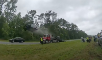 Απίστευτο βίντεο: Αυτοκίνητο καβάλησε ράμπα γερανού και πέταξε κυριολεκτικά στον αέρα