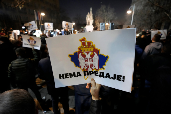 Σερβία: Ακροδεξιοί διαδήλωσαν για το Κόσοβο με συνθήματα υπέρ του Πούτιν και της Wagner