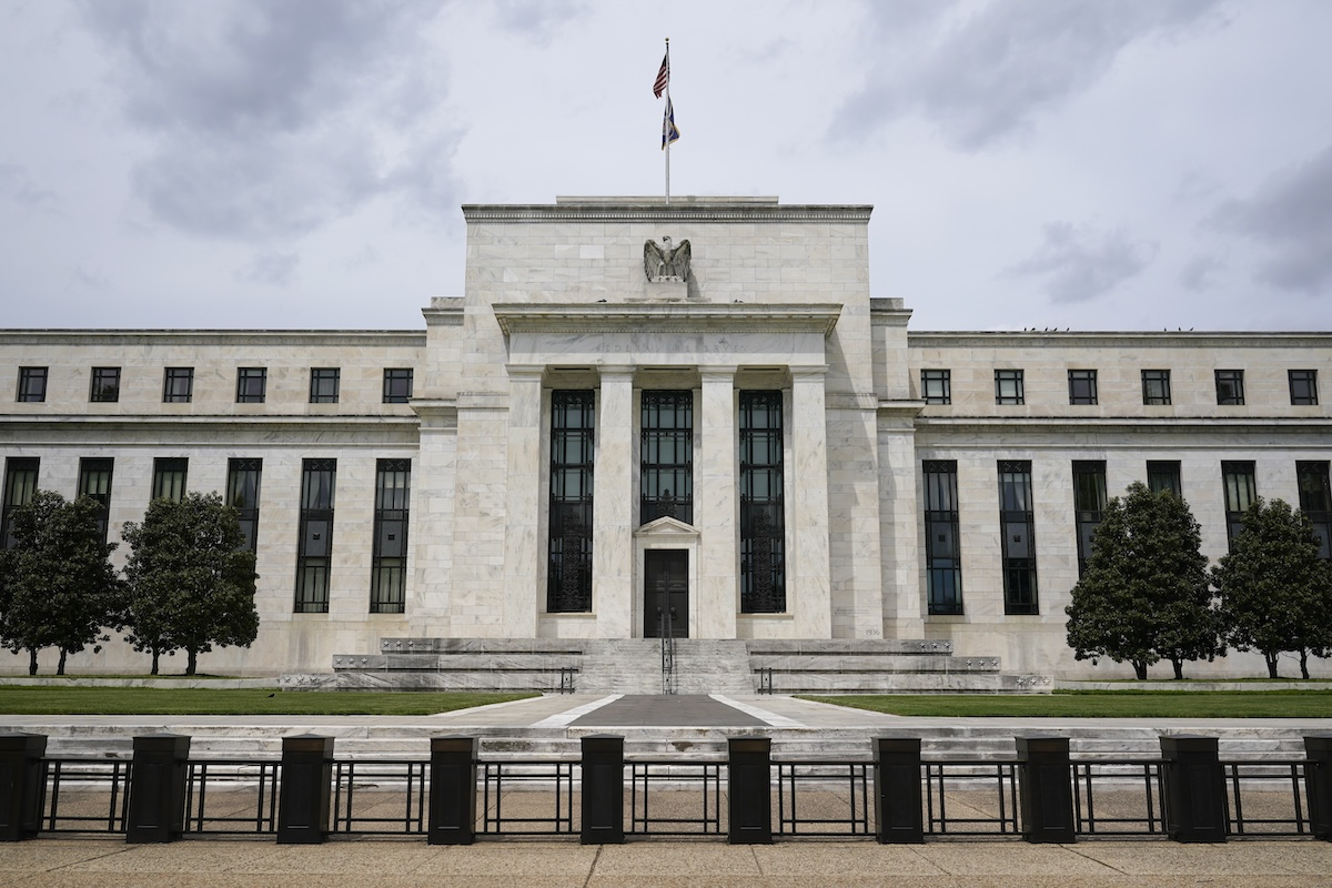 ΗΠΑ: Αμετάβλητα διατήρησε τα επιτόκια από η Fed – Παραμένουν στο εύρος 5,25% με 5,5%