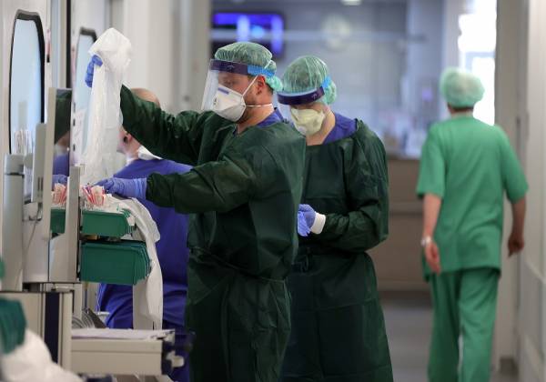 Κορονοϊός στη Γαλλία: Κοντά στους 15.000 οι νεκροί από τον ιό