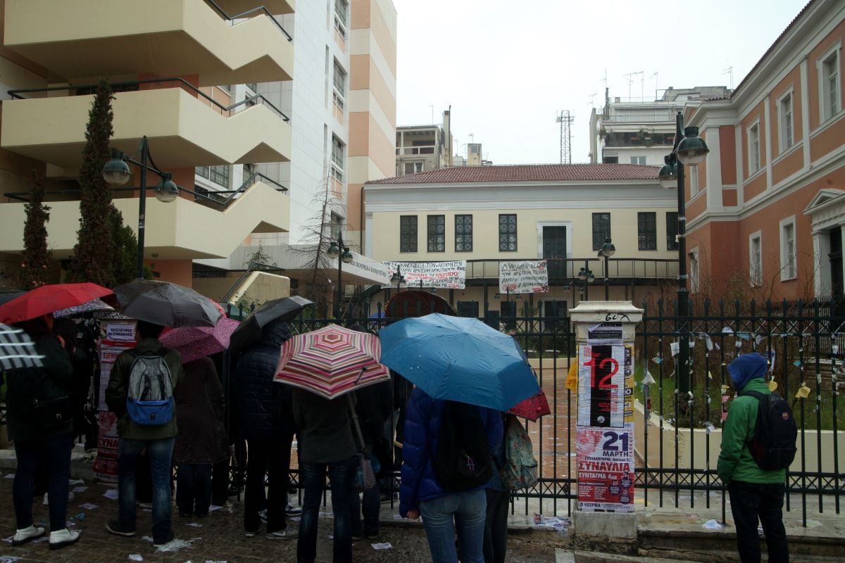 Μια εβδομάδα αποχή από τα μαθήματα στη Νομική Σχολή Αθηνών - Διαμαρτυρία για τα ιδιωτικά ΑΕΙ