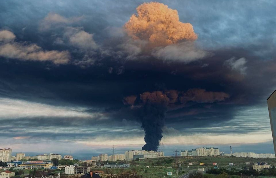 Κριμαία: Μεγάλη φωτιά σε δεξαμενή καυσίμων