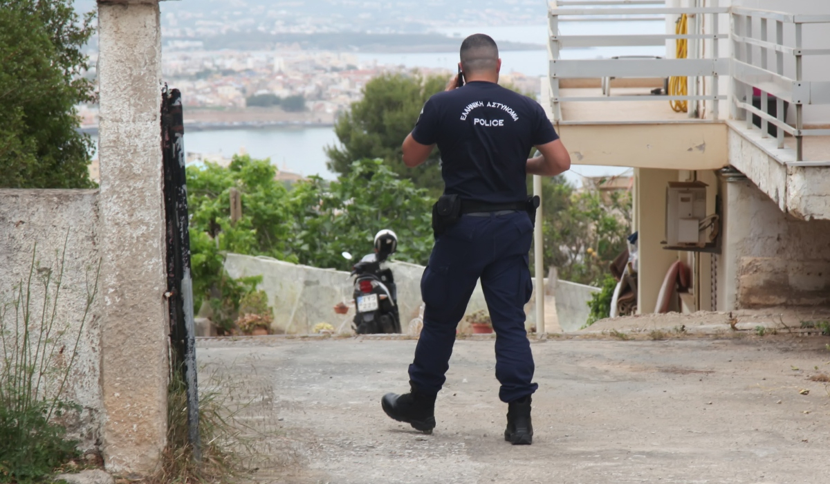 Αστυφύλακας «ντίλερ» ναρκωτικών - Συνελήφθη από αστυνομικό που ντύθηκε «κούριερ»