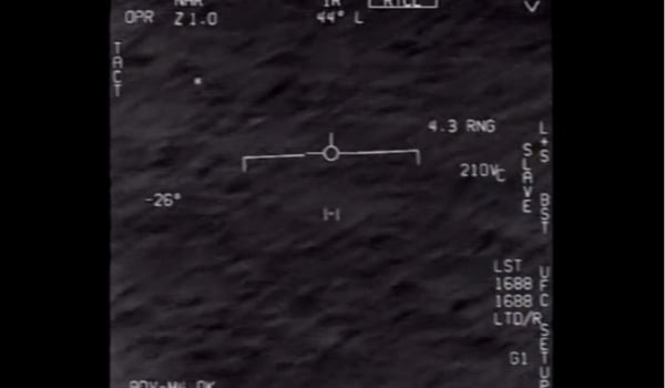 ΗΠΑ: Σάλος με UFO - Φωτογραφία δείχνει ολόκληρο σμήνος να καταδιώκει αντιτορπιλικά