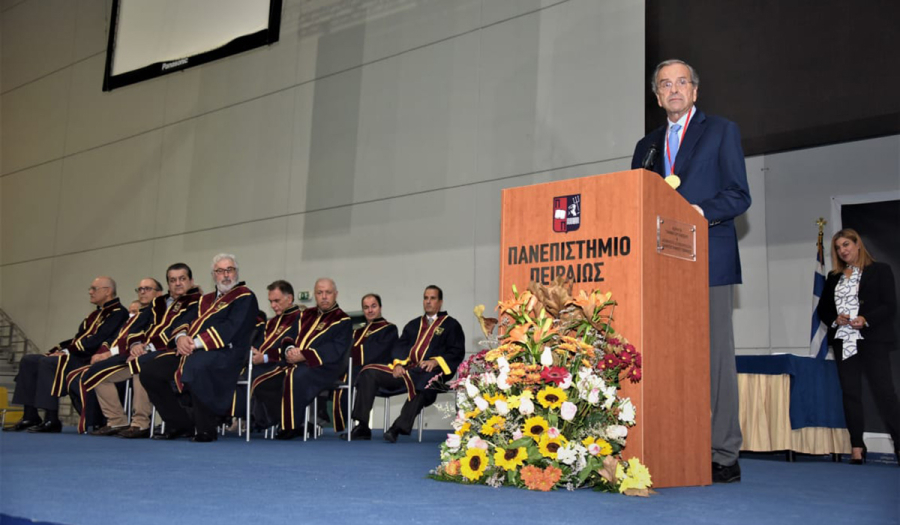 Ο Σαμαράς τιμήθηκε με το χρυσό μετάλλιο από το Πανεπιστήμιο Πειραιά