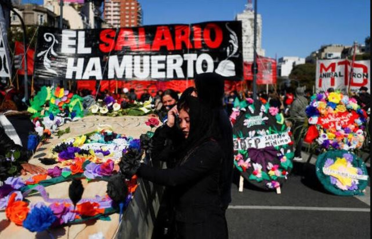 Αργεντινή: Έκαναν κηδεία για τον... κατώτατο μισθό