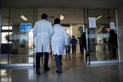Γιατρός που επιστρατεύτηκε στο Θριάσιο: «Μας έλυσε τα χέρια η επίταξη»