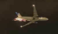 Φωτιά σε αεροπλάνο: Απογείωση - θρίλερ φλεγόμενου Boeing - Ο διάλογος με τον πύργο ελέγχου (Βίντεο)