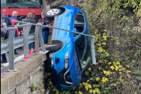 Καρκαλού Γορτυνίας: Αυτοκίνητο κρεμόταν στον αέρα στο γεφύρι έξω από το χωρίο