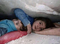Συγκλονίζει βίντεο με 7χρονη στον σεισμό στη Συρία: 17 ώρες προστάτευε τον αδελφό της στα συντρίμμια