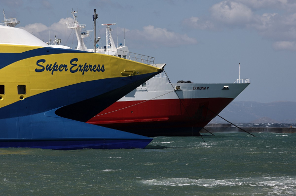 Super Express: Ταλαιπωρία για 719 επιβάτες - Το πλοίο επέστρεψε στη Μύκονο