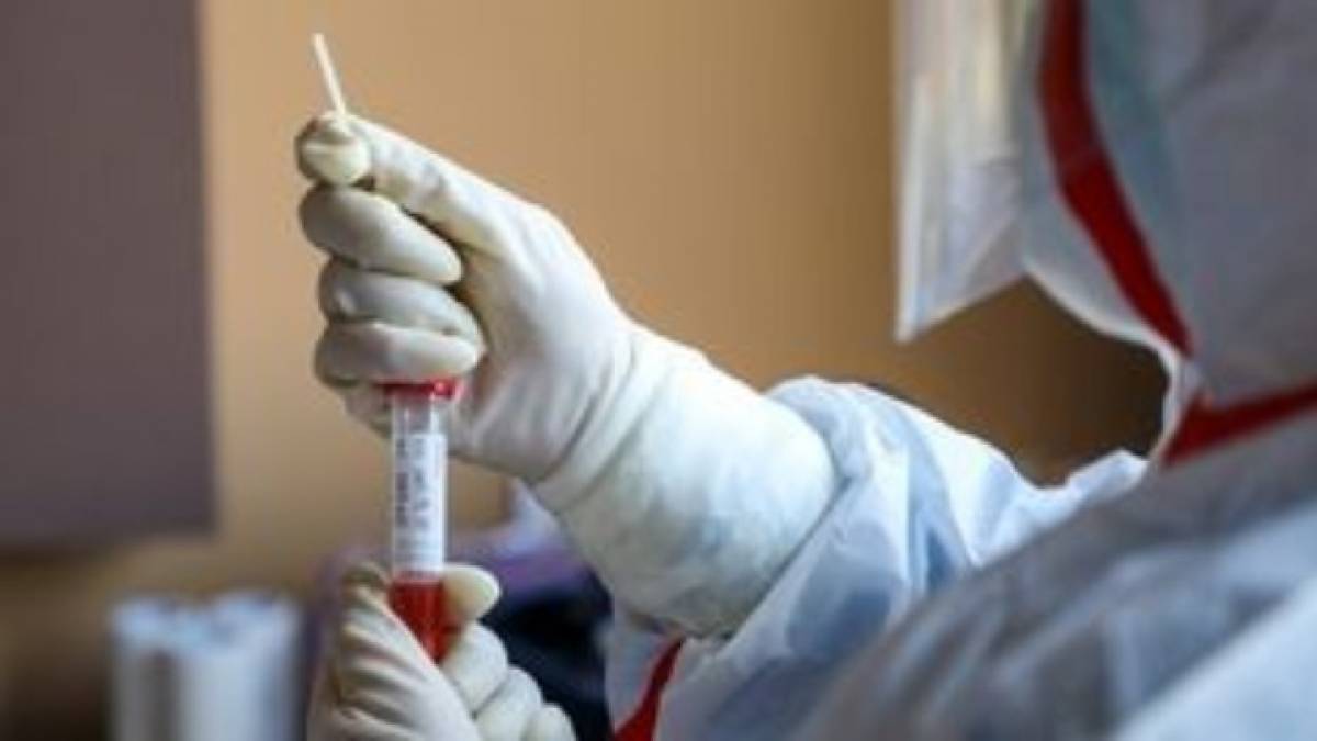 Βρετανία: Οι Αρχές καλούν ηλικιωμένους, Ασιάτες και μαύρους σε κλινικές δοκιμές για πιθανά εμβόλια
