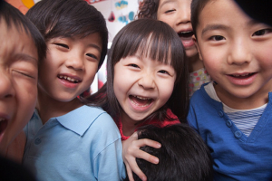 Άδεια και για τρίτο παιδί στην Κίνα: Αλλαγή πολιτικής λόγω γήρανσης του πληθυσμού
