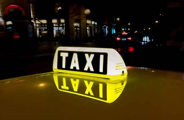 Συνελήφθησαν 11 οδηγοί ταξί για επέμβαση στις ταμειακές τους μηχανές