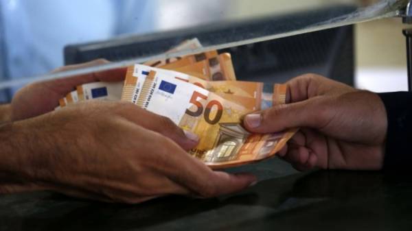 Επίδομα 534 ευρώ: Ποιοι θα το πάρουν χωρίς αίτηση, πότε θα γίνει πληρωμή