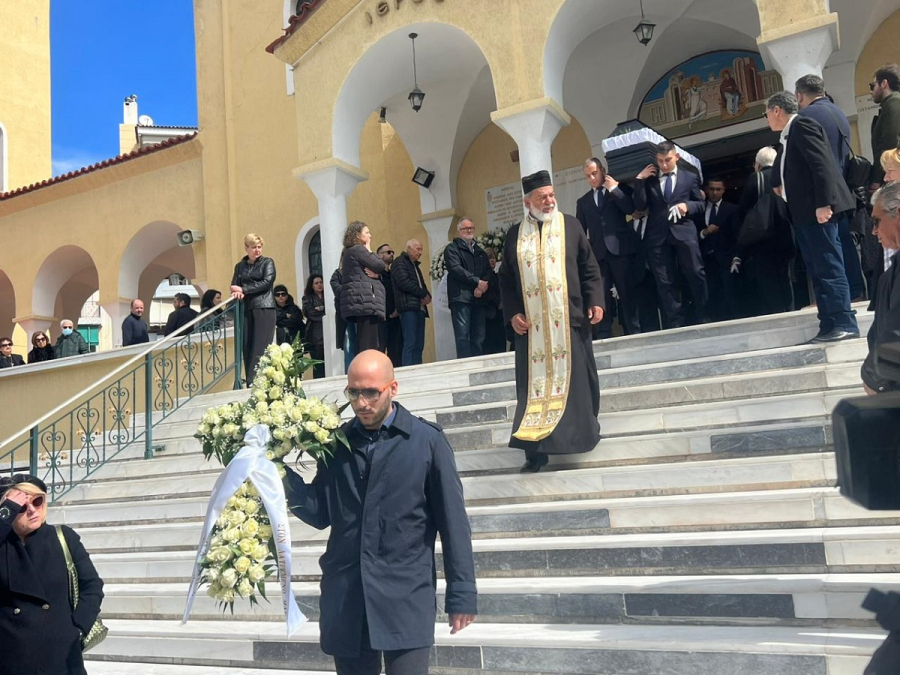 «Στέλιο μου συγχώρεσέ με»: Θλίψη στην κηδεία του 39χρονου που δολοφονήθηκε από τον πεθερό του στη Νίκαια