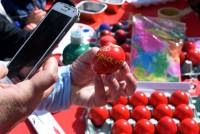 Τριακόσια εκατομμύρια κόκκινα αβγά τσουγκρίζονται το Πάσχα στην Ελλάδα