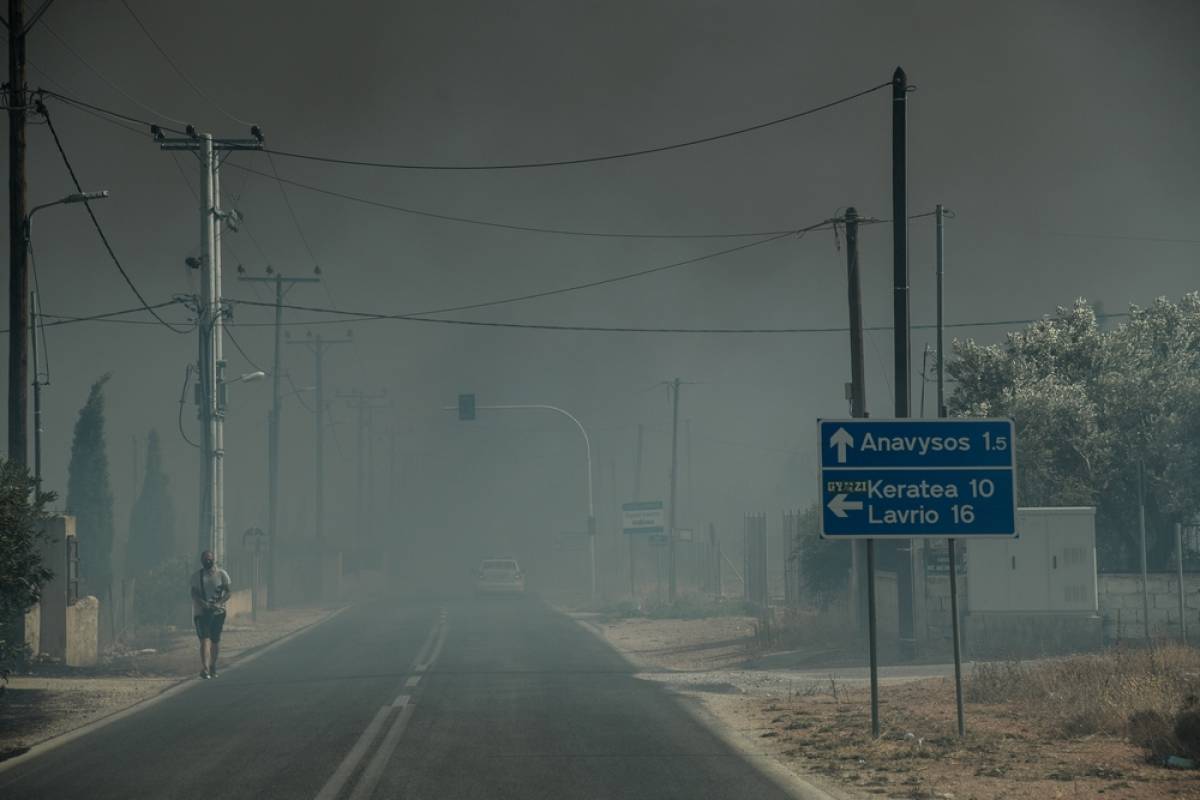 Φωτιά στην Ανάβυσσο: Συγκλονίζουν οι μαρτυρίες των κατοίκων - Δήμαρχος: «Έχουν καεί 5-10 σπίτια»
