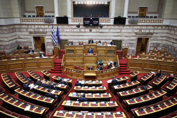 ΣΥΡΙΖΑ: Πρόταση νόμου για την ισότητα στον γάμο και το δικαίωμα τεκνοθεσίας από ομόφυλα ζευγάρια