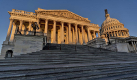 ΗΠΑ: Κογκρέσο σε κρίση – Μετριοπαθείς Ρεπουμπλικάνοι και Δημοκρατικοί εξετάζουν το σενάριο συμμαχίας