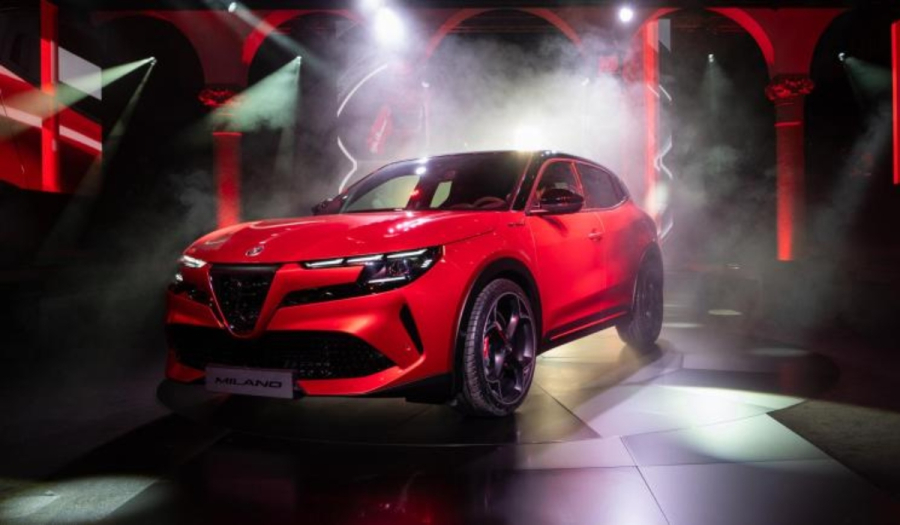 H νέα Alfa Romeo Milano μετονομάστηκε σε Junior λίγο πριν κυκλοφορήσει στην αγορά
