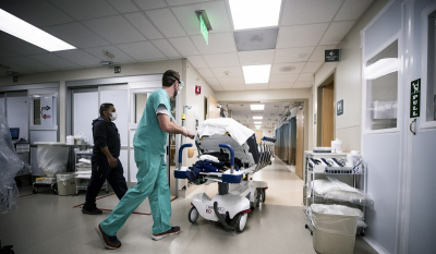 Μετάλλαξη Ομικρον: Αναβάλλουν χειρουργεία τα νοσοκομεία στις ΗΠΑ