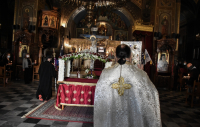Ζάκυνθος: Ο Μητροπολίτης έθεσε σε αργία 14 «αρνητές» ιερείς