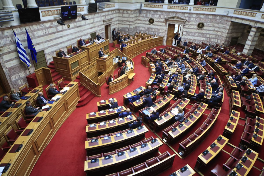 Βουλή: Σε υψηλούς τόνους η συζήτηση της πρότασης δυσπιστίας κατά της κυβέρνησης