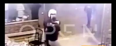 Ντοκουμέντο: Επίθεση οπαδών σε αστυνομικούς - Μαχαιρώθηκε «ήρωας» της πυρκαγιάς στο Μάτι