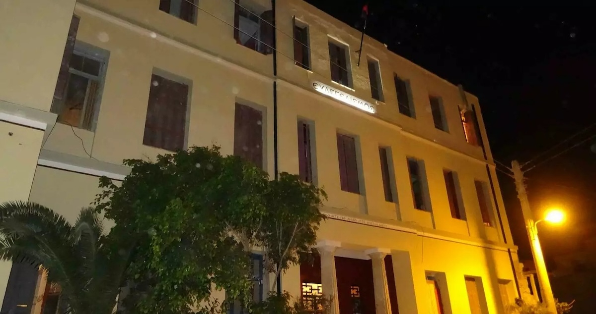 Ηράκλειο Κρήτης: Αστυνομικοί έβαλαν τέλος σε κατάληψη κτηρίου ύστερα από 20 χρόνια