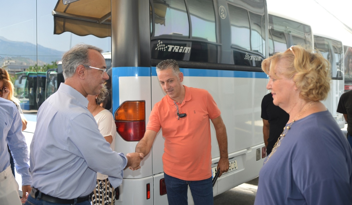 Σταϊκούρας: Ξεκλειδώνουμε τη δυνατότητα χρηματοδότησης ηλεκτρικών λεωφορείων στην Πάτρα