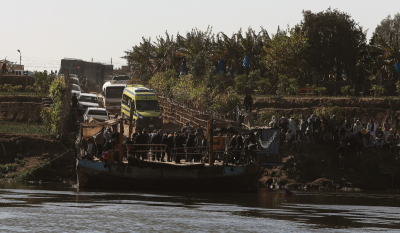 Αίγυπτος: Τουλάχιστον δύο νεκροί μετά από πτώση φορτηγού από φέριμποτ στον Νείλο