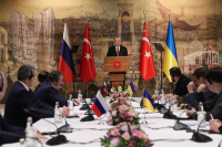 Συνεχίζονται οι συνομιλίες στο Ντολμά Μπαχτσέ: Το θέμα των Ρώσων αιχμαλώτων στο «τραπέζι»