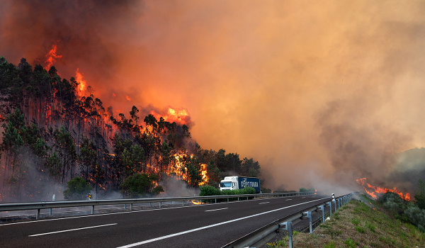 Πορτογαλία: Συνεχίζεται η μάχη με τις φλόγες – 1.400 άνθρωποι απομακρύνθηκαν από τα σπίτια τους
