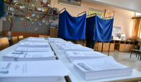Πολιτική «φωτιά» για τις δημοσκοπήσεις: Διαφάνεια ζητά ο ΣΥΡΙΖΑ, το Μαξίμου στηρίζει αυτούς που το... στηρίζουν