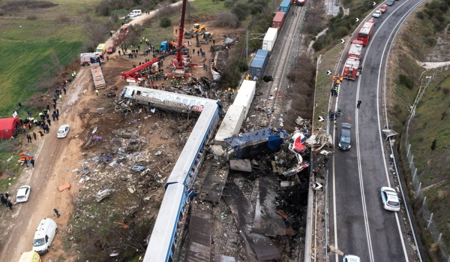 Τέμπη: «Βρήκαν ανθρώπινα μέλη σε βαγόνι του σιδηροδρομικού δυστυχήματος»