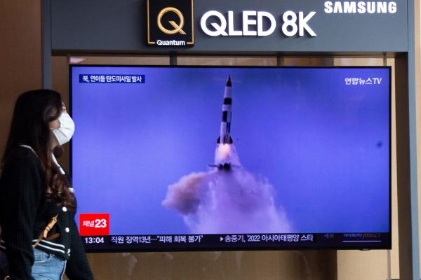 Βόρεια Κορέα: Εκτόξευσε «βαλλιστικό πύραυλο άγνωστου τύπου»