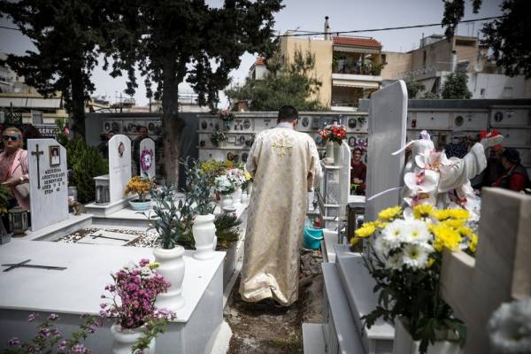 Τα νεκροταφεία τη Μεγάλη Παρασκευή το μεγάλο στοίχημα της κυβέρνησης